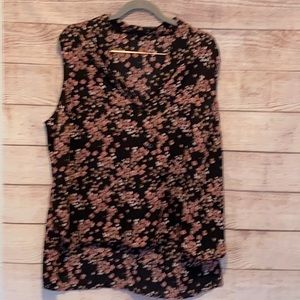 💜💜 Torrid Floral on Black ButtonUp Top Size 1